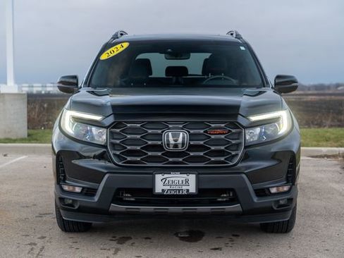 Used 2024 Honda Passport TrailSport image 2