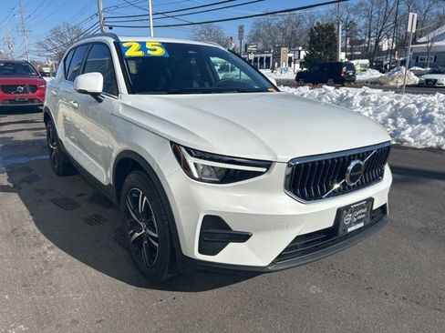 Certified 2025 Volvo XC40 B5 Core image 6