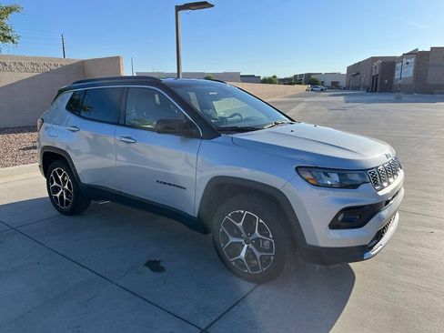 Used 2025 Jeep Compass Limited AWD/4WD image 5