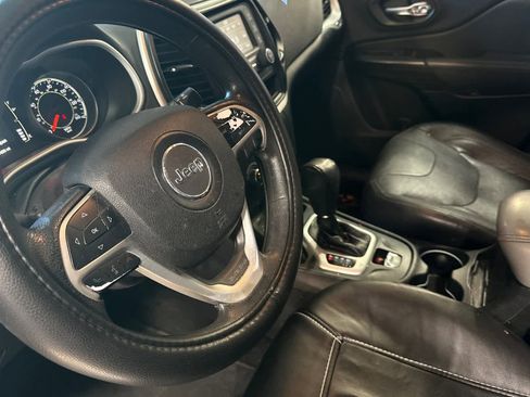 Used 2014 Jeep Cherokee Sport image 12