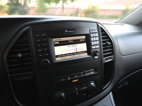 Used 2020 Mercedes-Benz Metris image 21