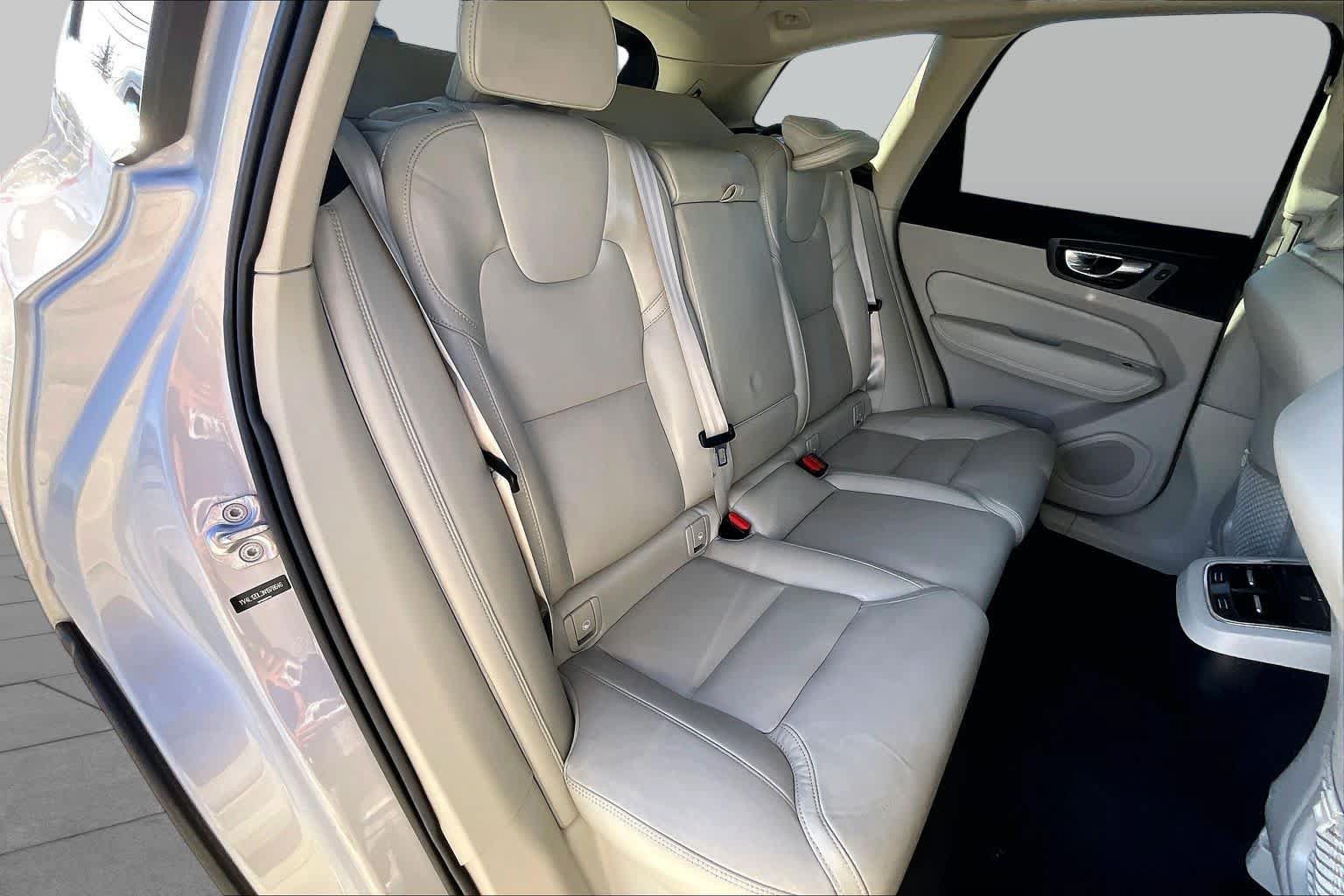 Used 2022 Volvo XC60 B5 Inscription w/ Advanced Package FWD image 18