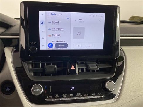 Used 2025 Toyota Corolla Cross LE image 21