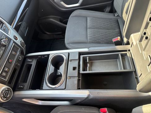 Used 2018 Nissan Titan SV w/ SV Convenience Package AWD/4WD image 20