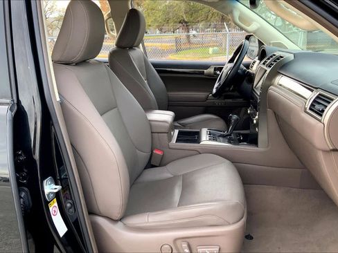 Used 2019 Lexus GX 460 image 8