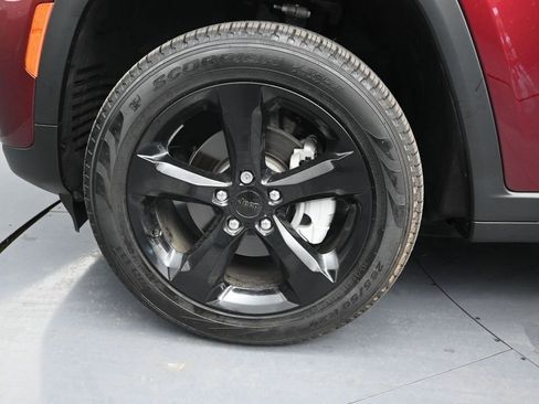 Used 2025 Jeep Grand Cherokee Limited w/ Black Appearance Package RWD image 9