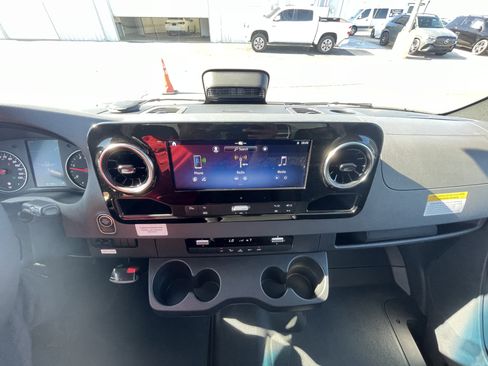 New 2025 Mercedes-Benz Sprinter 4500 image 15