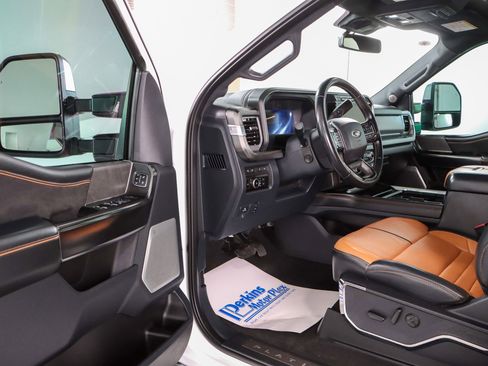 Used 2024 Ford F250 Platinum w/ FX4 Off-Road Package image 3