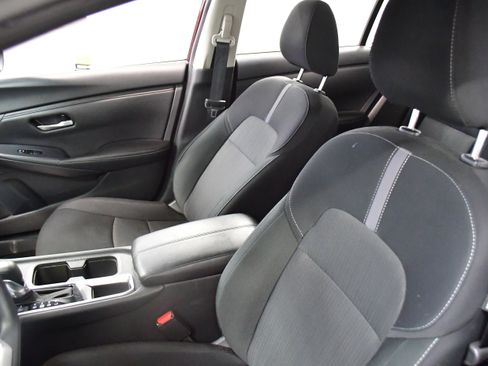 Used 2025 Nissan Sentra SV FWD image 9