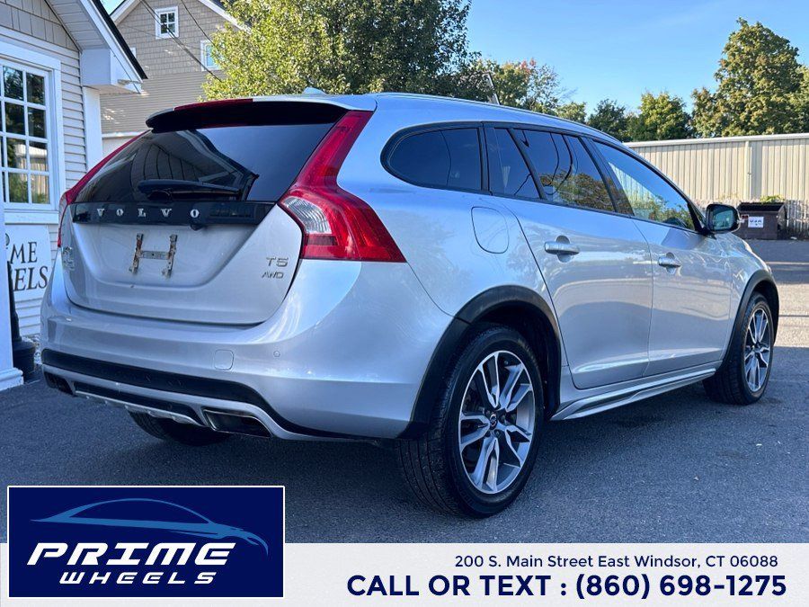 Used 2017 Volvo V60 T5 Cross Country Platinum w/ Climate Package AWD/4WD image 7
