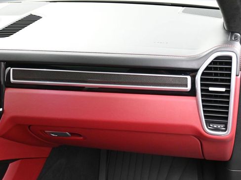 Certified 2022 Porsche Cayenne Turbo image 33