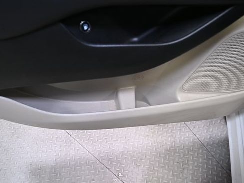 Used 2023 Chrysler Pacifica Limited FWD image 49