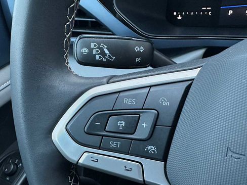 Used 2024 Volkswagen Taos SE image 32