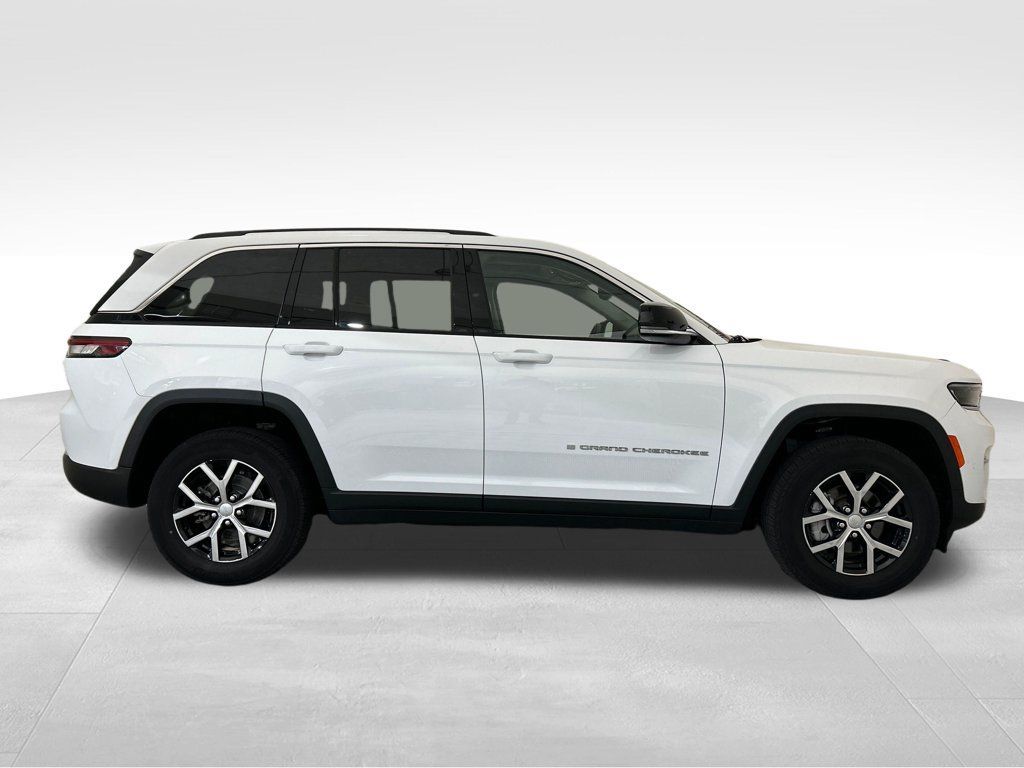 Used 2023 Jeep Grand Cherokee Limited AWD/4WD image 6