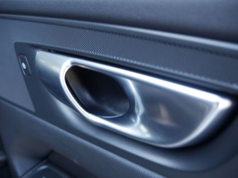 Used 2023 Volvo XC60 T8 Ultimate w/ Climate Package image 33