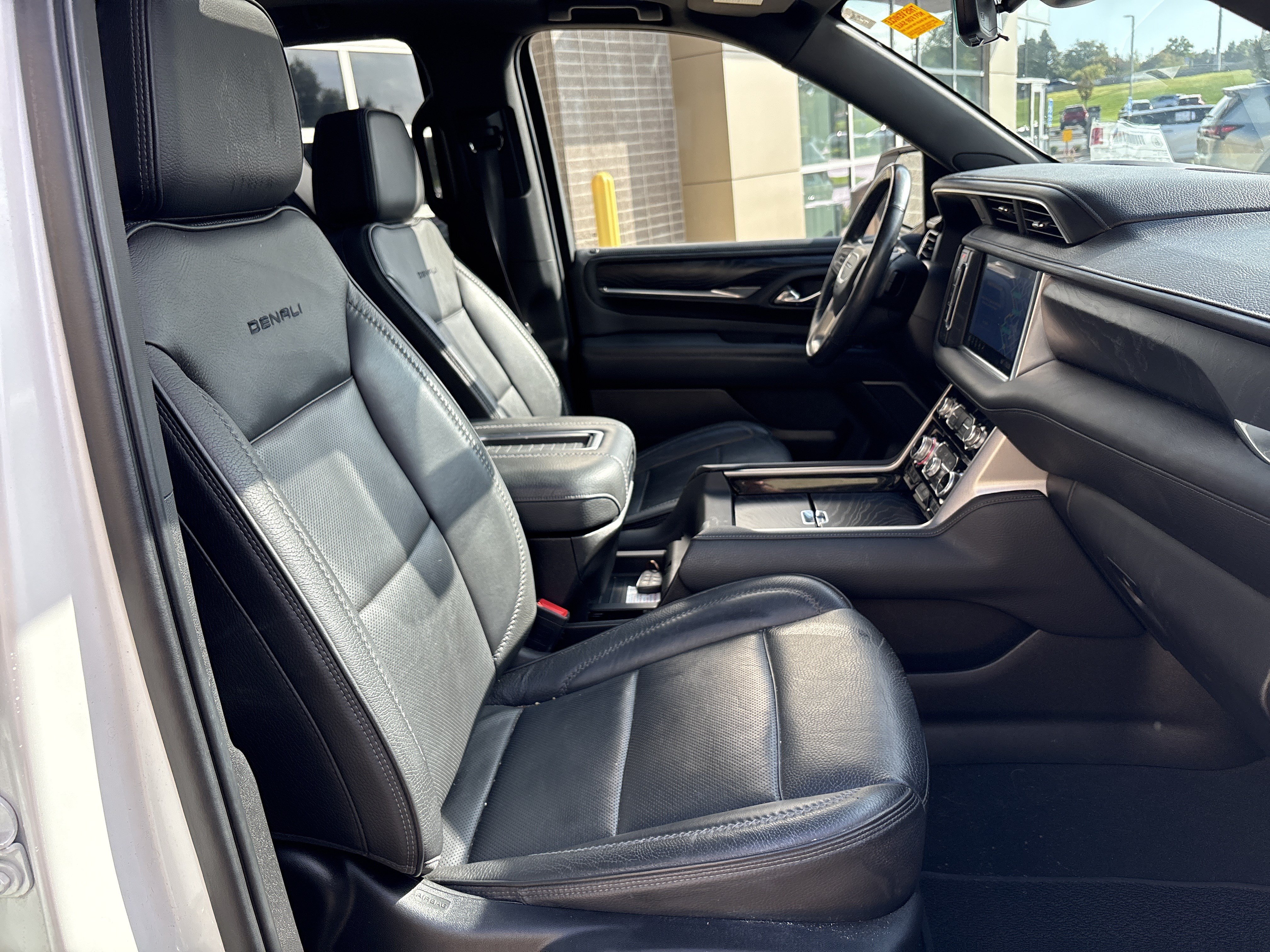 Used 2021 GMC Yukon Denali w/ Denali Ultimate Package AWD/4WD image 34
