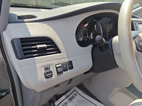 Used 2012 Toyota Sienna XLE image 13