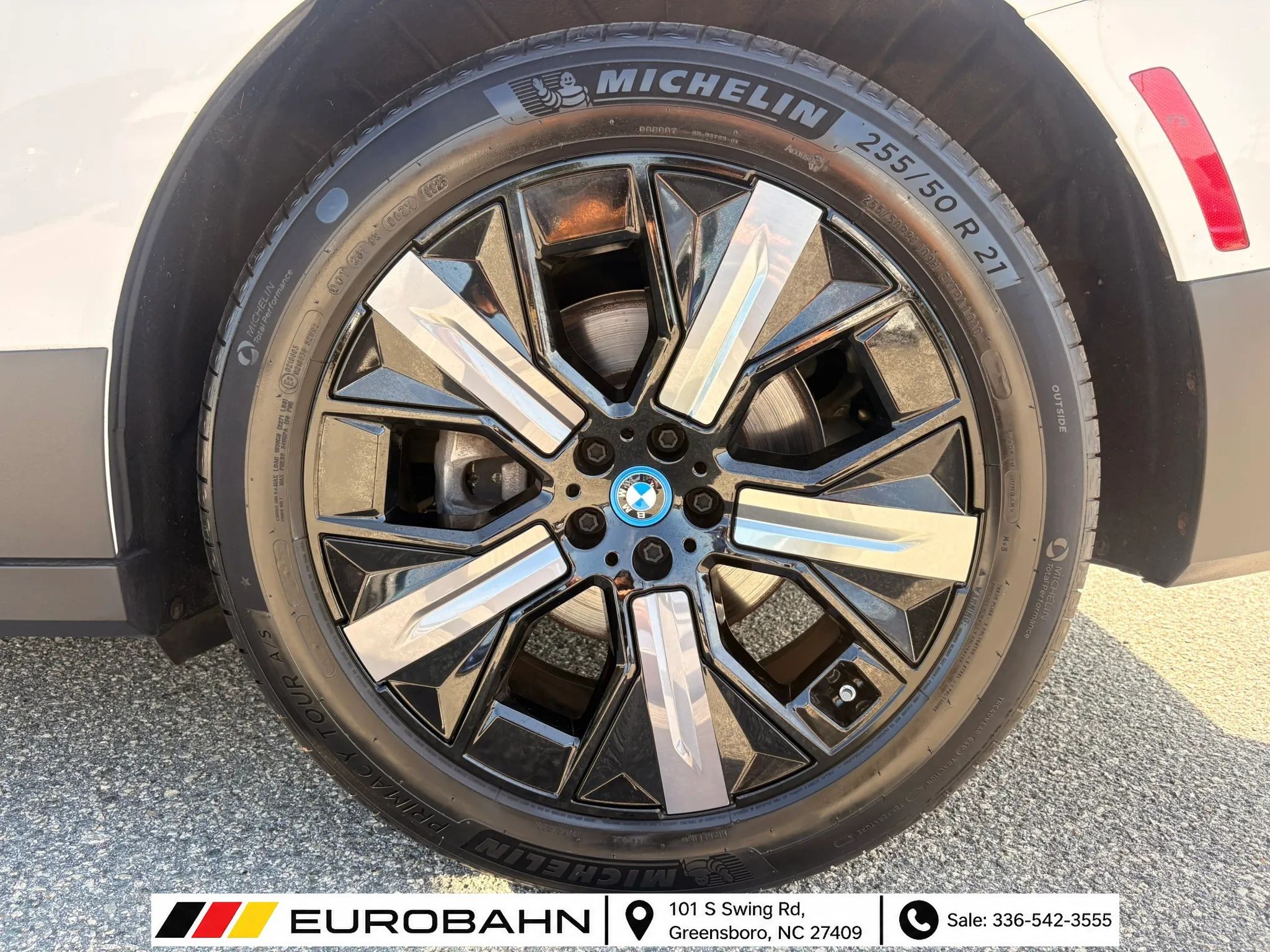 Used 2024 BMW iX xDrive50 AWD/4WD image 35