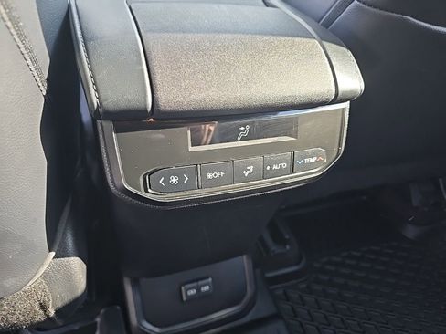Used 2023 Toyota Highlander L AWD/4WD image 14