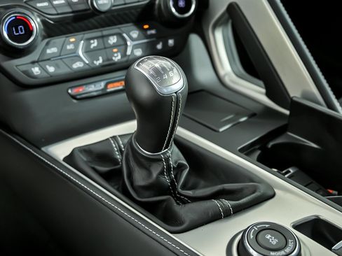 Used 2015 Chevrolet Corvette Z06 w/ 3LZ Preferred Equipment Group image 35