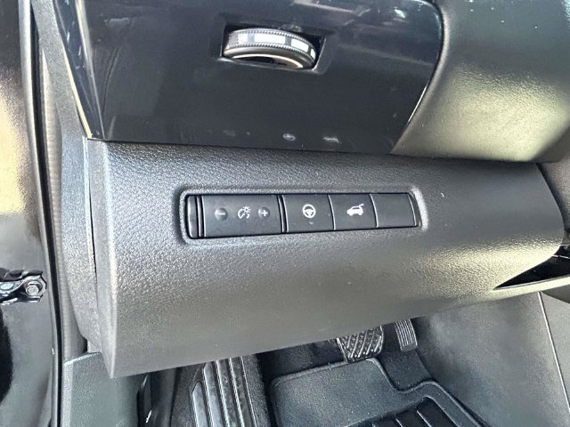 Used 2025 Nissan Pathfinder SV AWD/4WD image 18