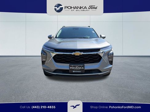 Used 2025 Chevrolet Trax LT w/ LT Convenience Package FWD image 3