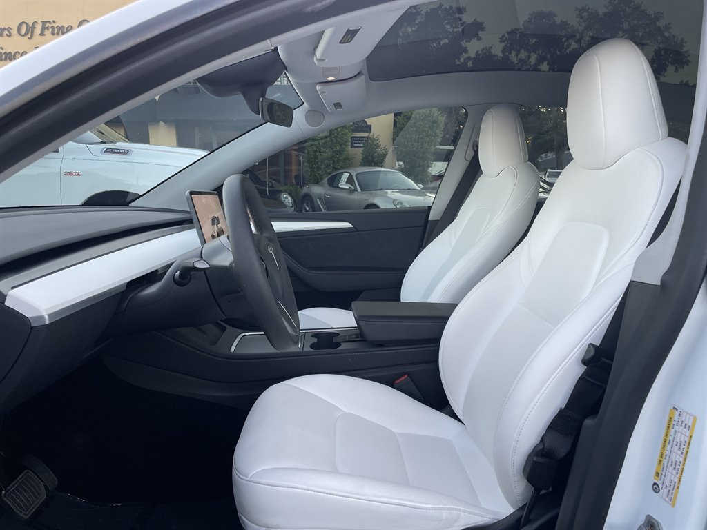 Used 2024 Tesla Model Y Long Range AWD/4WD image 23