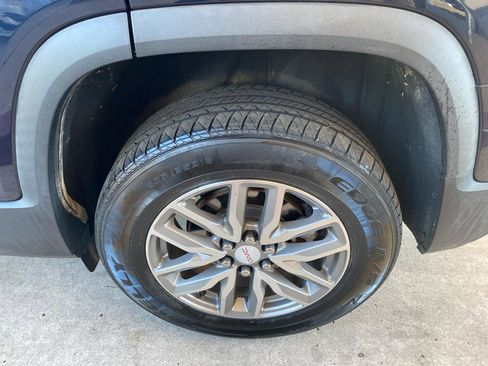 Used 2017 GMC Acadia SLE AWD/4WD image 10