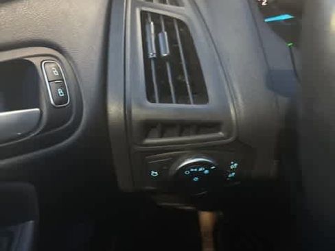 Used 2018 Ford Focus SE image 16
