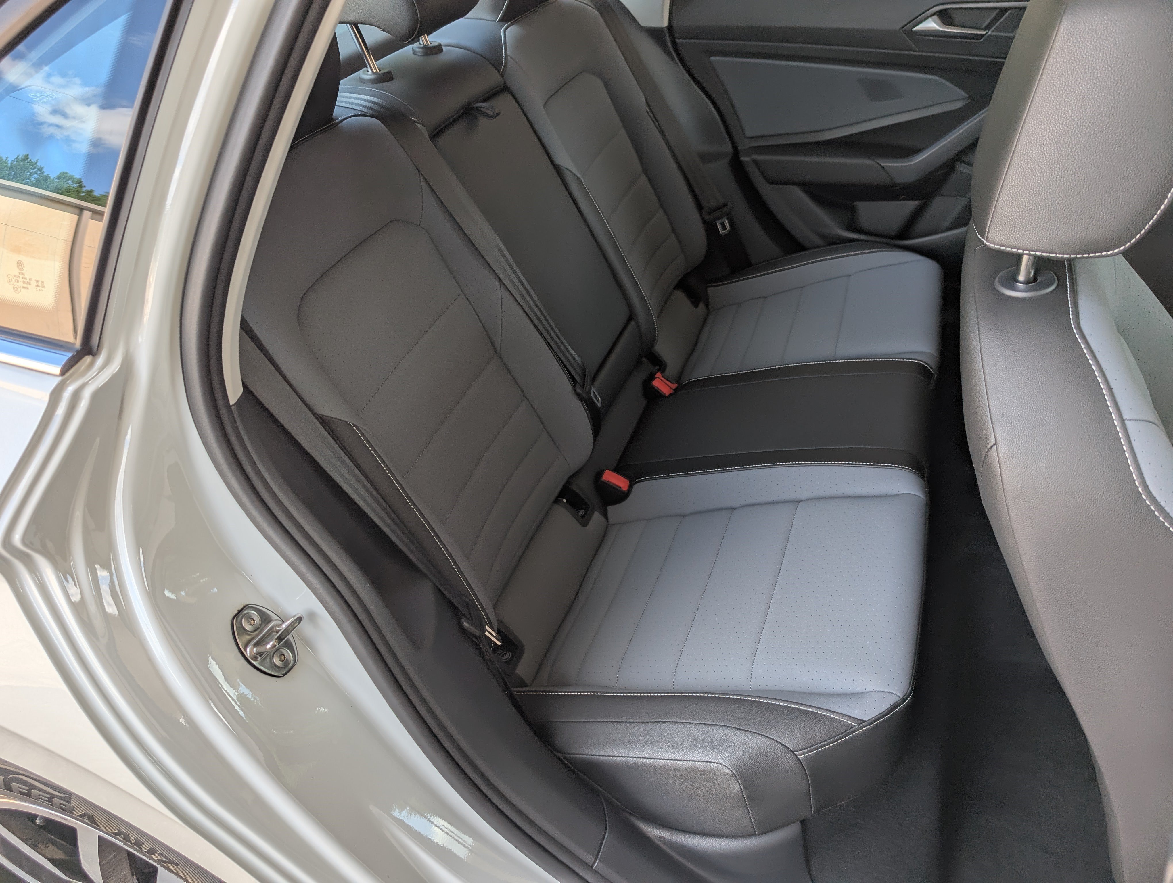 Used 2025 Volkswagen Jetta SE w/ Sunroof Package FWD image 20