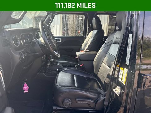 Used 2019 Jeep Wrangler Unlimited Sahara AWD/4WD image 4