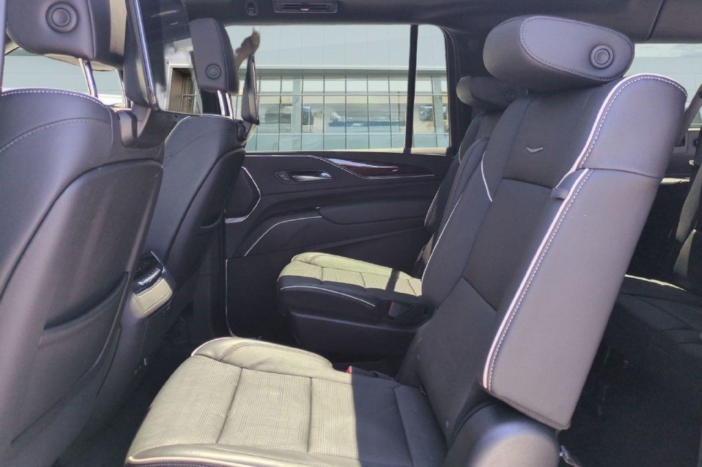 Certified 2023 Cadillac Escalade ESV Premium Luxury w/ Performance Package AWD/4WD image 27