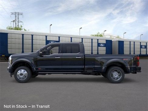 New 2026 Ford F450 Platinum w/ FX4 Off-Road Package image 3