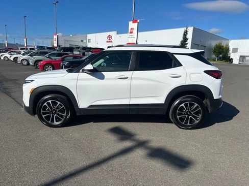 Used 2025 Chevrolet TrailBlazer LT AWD/4WD image 3