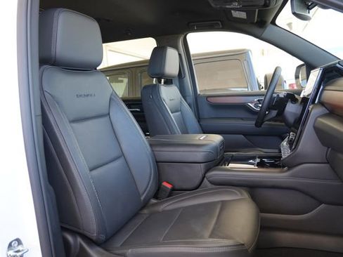 Used 2025 GMC Yukon Denali AWD/4WD image 10
