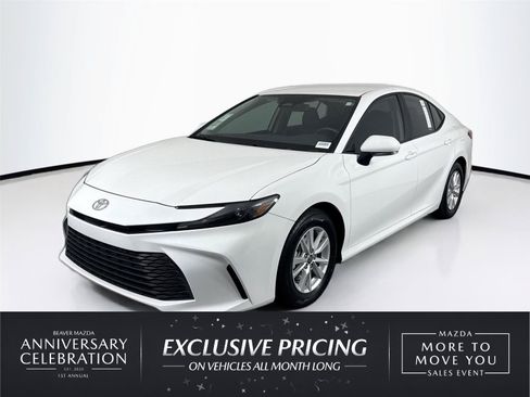 Used 2025 Toyota Camry LE w/ Convenience Package FWD image 1