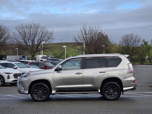 Used 2022 Lexus GX 460 Premium w/ Premium Plus Package image 8