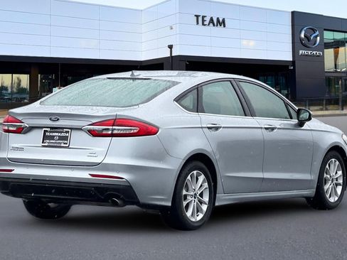 Used 2020 Ford Fusion SE FWD image 4