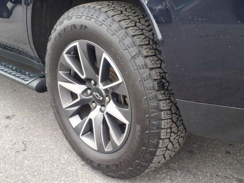 Used 2021 Chevrolet Tahoe Z71 w/ Z71 Signature Package image 11