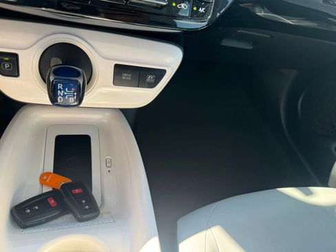 Used 2018 Toyota Prius Three Touring image 18