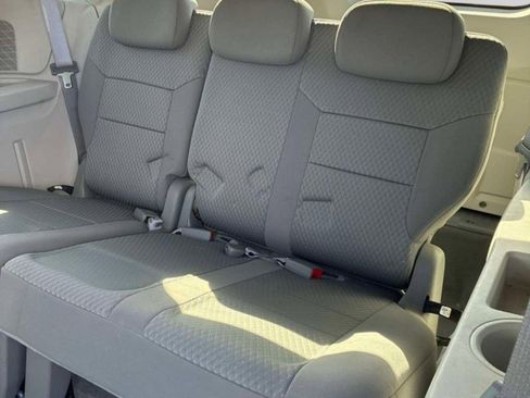 Used 2010 Chrysler Town & Country LX w/ PWR Convenience Group FWD image 6