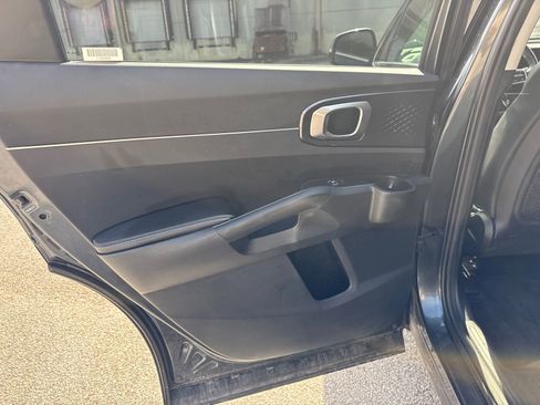 Used 2024 Kia Sorento S image 21