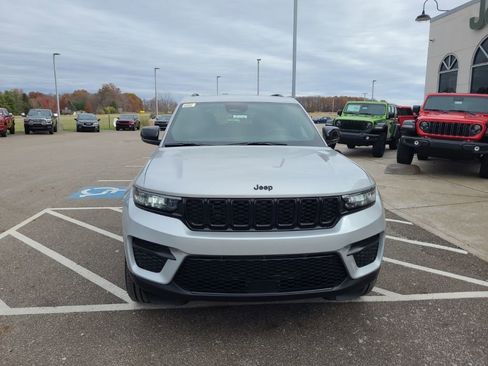 New 2025 Jeep Grand Cherokee 4WD image 10
