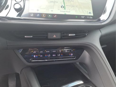 Used 2023 Buick Envision Avenir AWD/4WD image 17
