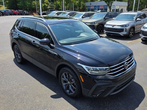 Certified 2023 Volkswagen Tiguan SE w/ Panoramic Sunroof Package FWD image 7