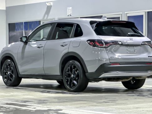 Used 2024 Honda HR-V Sport image 3
