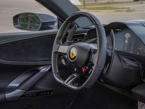 Used 2023 Ferrari SF90 Spider image 41