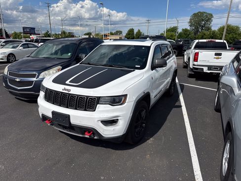 Used 2017 Jeep Grand Cherokee Trailhawk AWD/4WD image 1