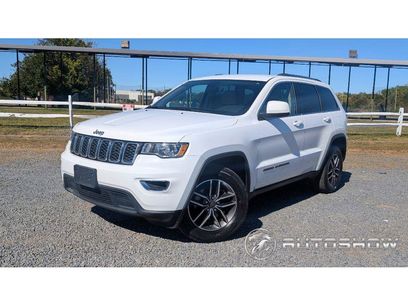Used 2019 Jeep Grand Cherokee Laredo w/ 18" Wheel & 8.4" Radio Group