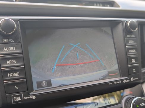 Used 2018 Toyota RAV4 Platinum FWD image 29